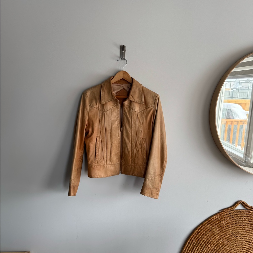Vintage Tan Leather Jacket with Casual Style and Prominent Collar